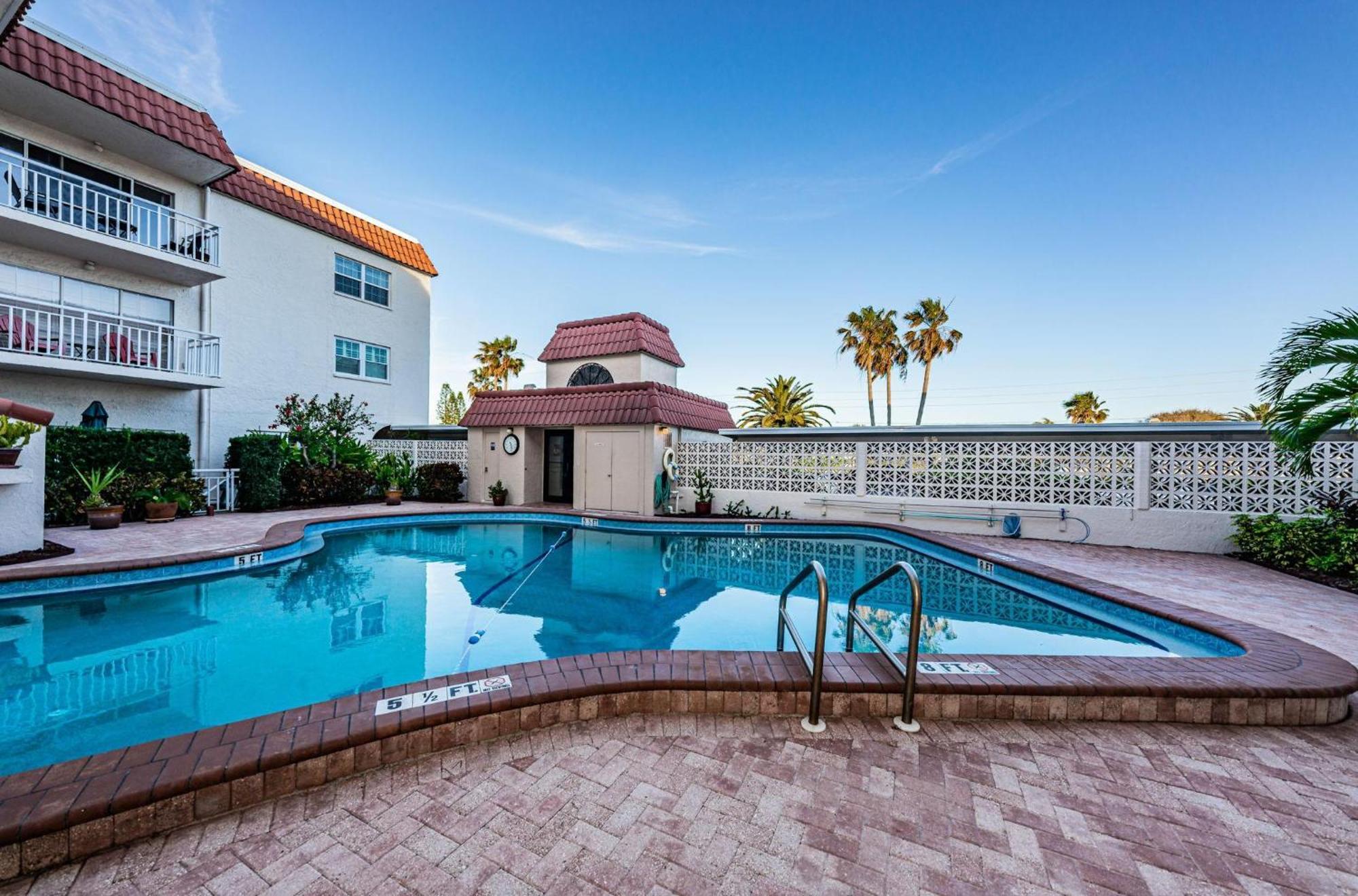 Beach Happy Clearwater Beach Exterior photo
